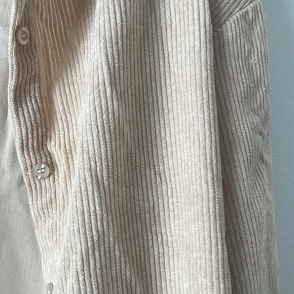 Oversized long sleeve corduroy button up - Picture 2 of 4
